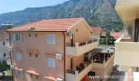 Apartmani Vasilije, частни квартири в града Dobrota, Черна Гора